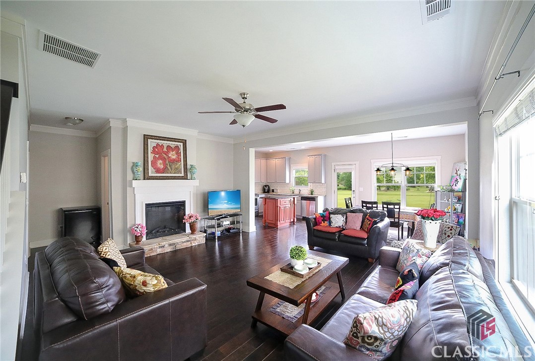 1686 Lincoln Drive