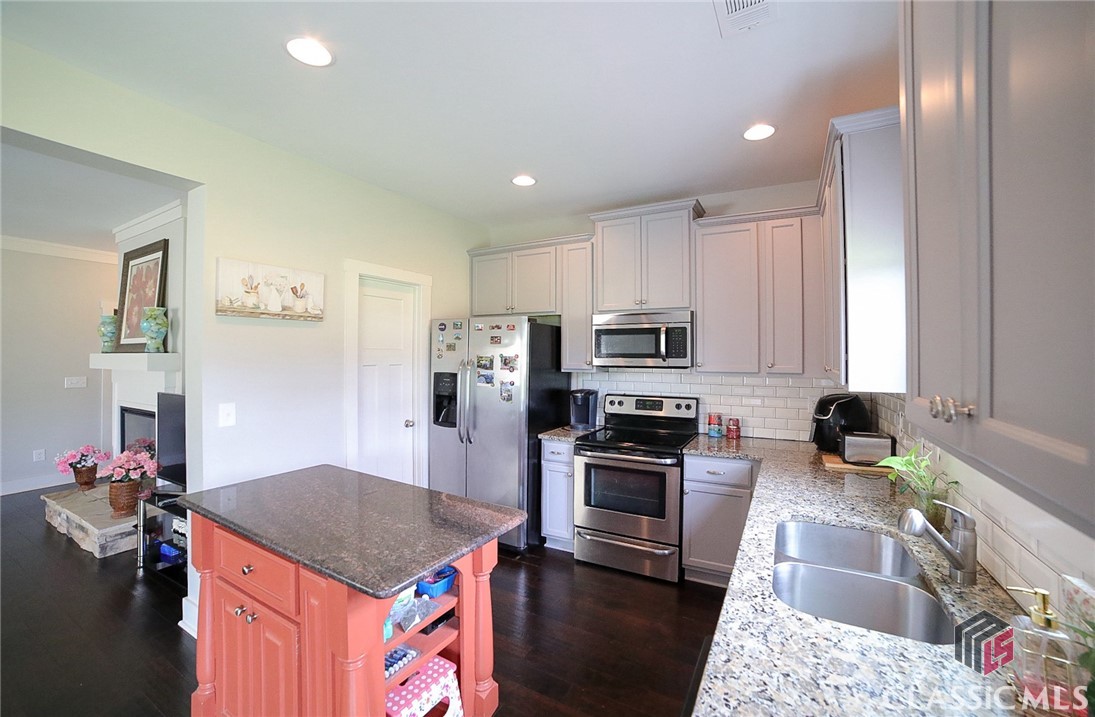 1686 Lincoln Drive
