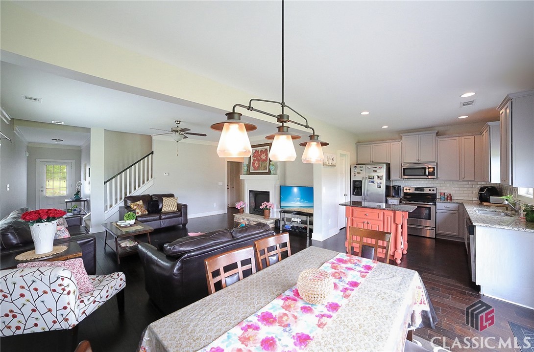 1686 Lincoln Drive