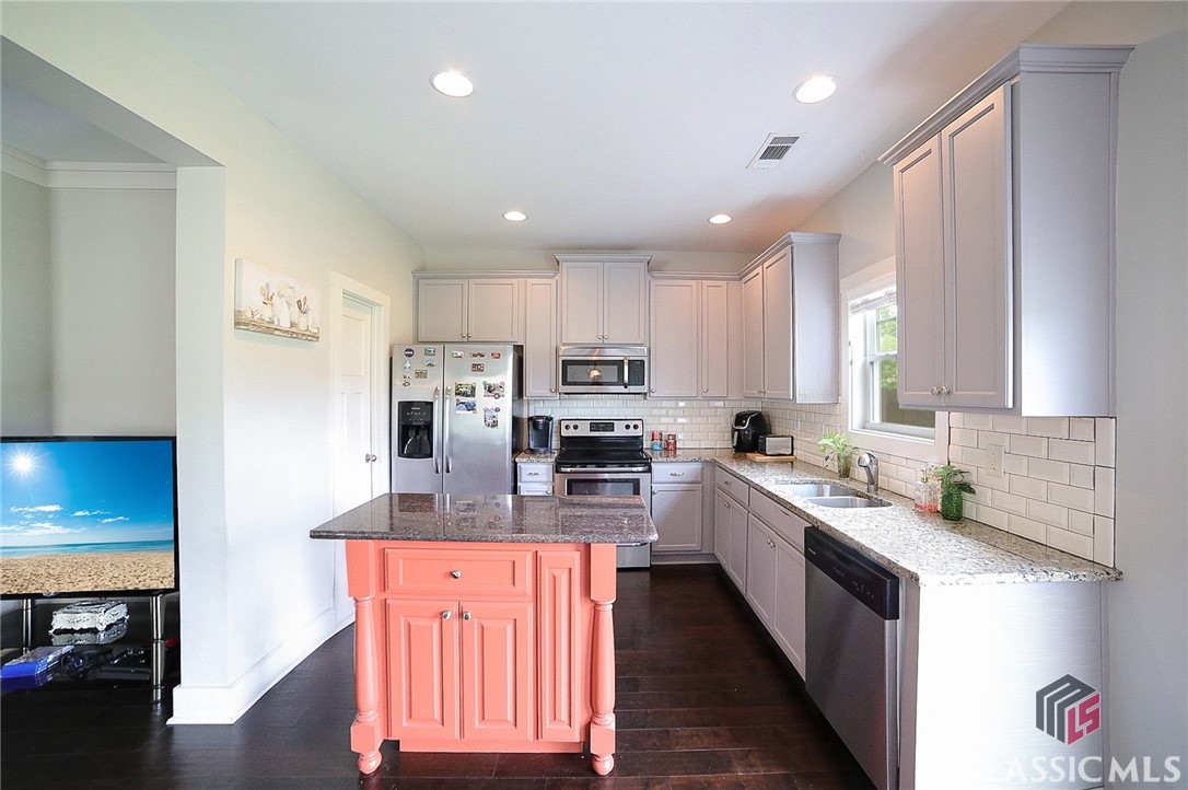 1686 Lincoln Drive