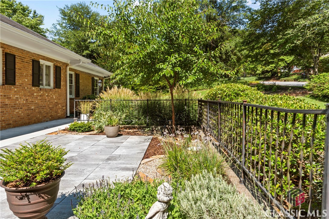310 St George Drive