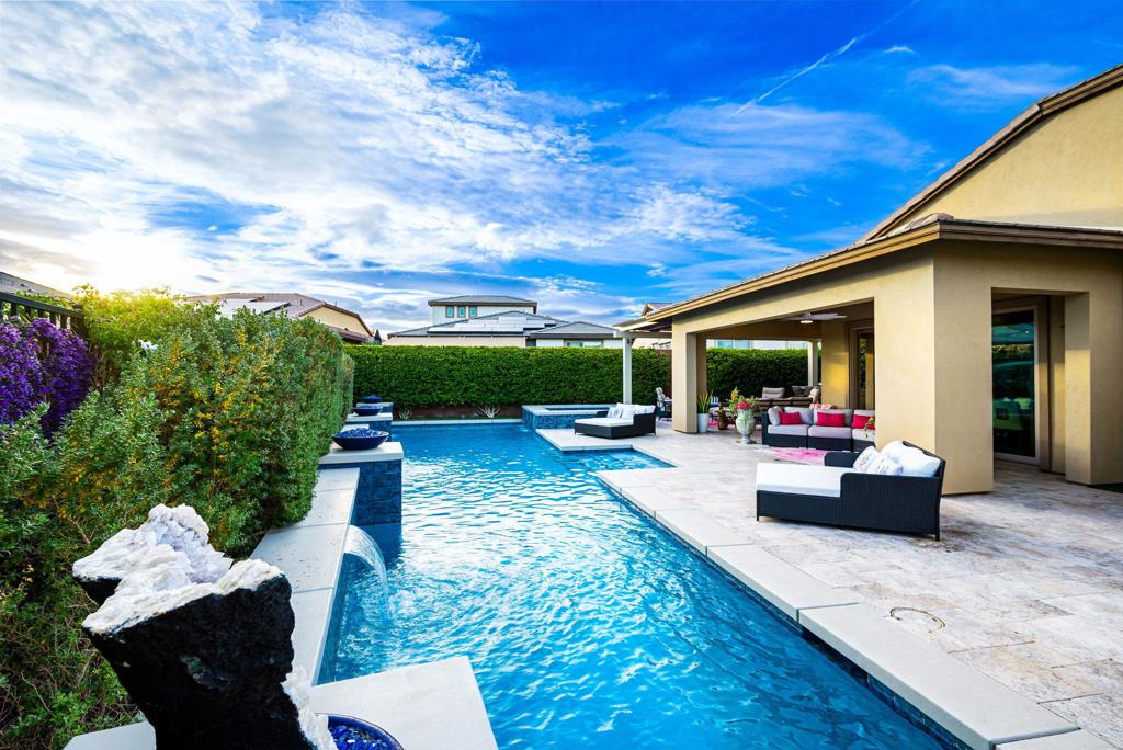 51375 Charlbury Street