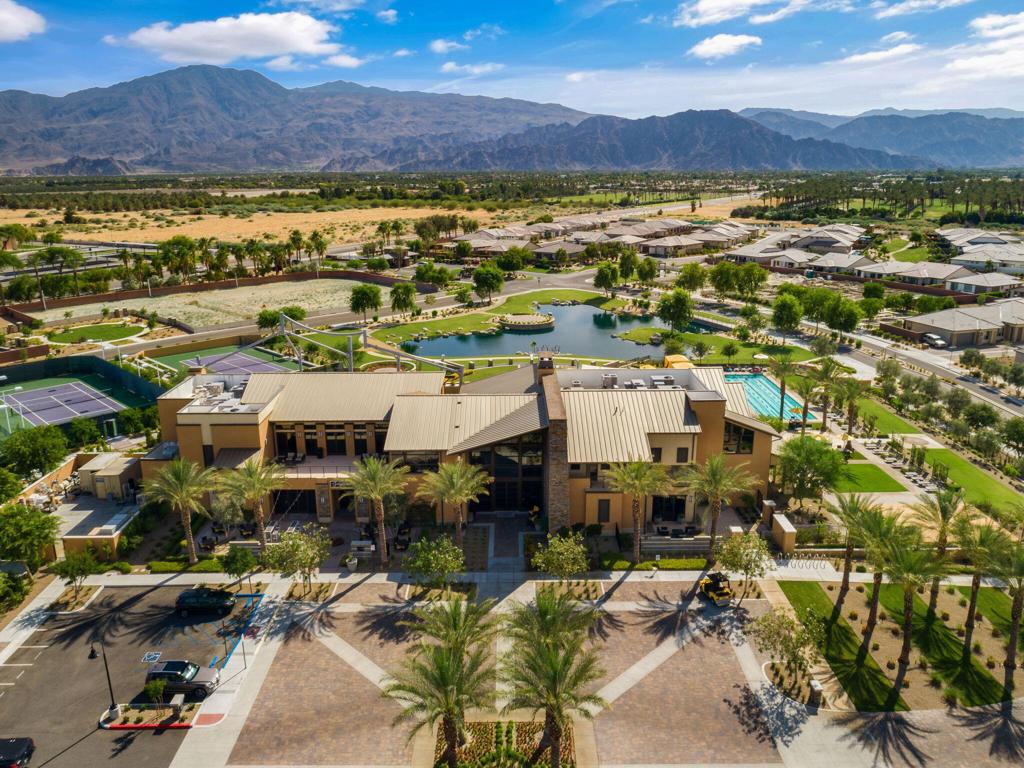 51375 Charlbury Street