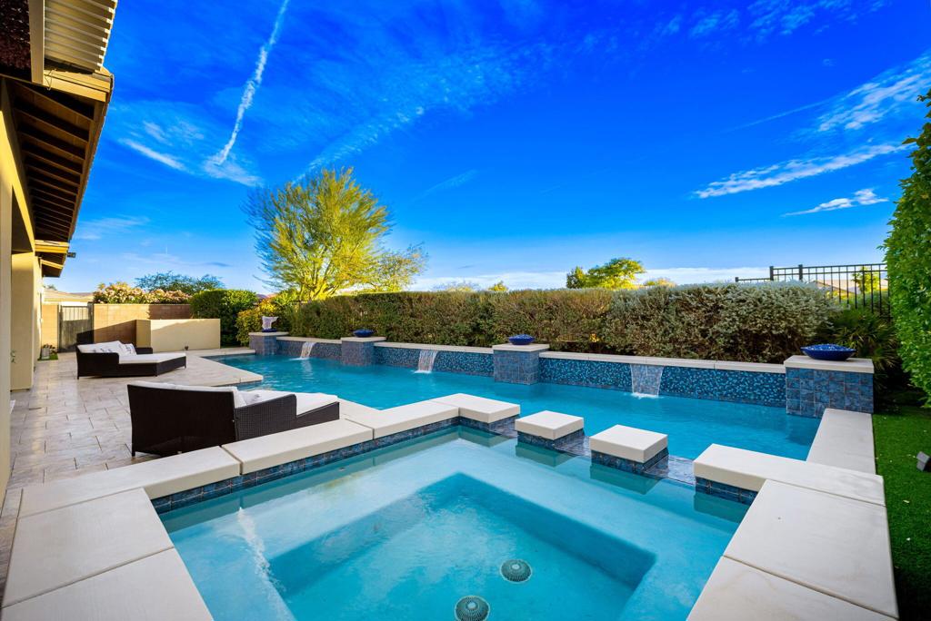 51375 Charlbury Street