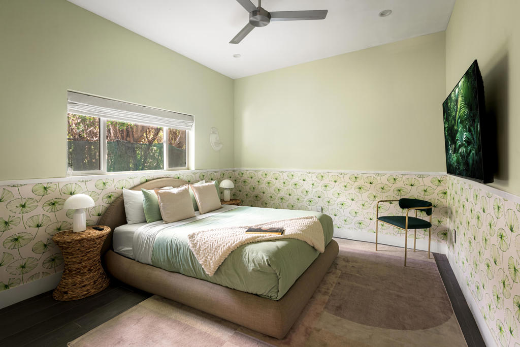 154 E Ocotillo Avenue