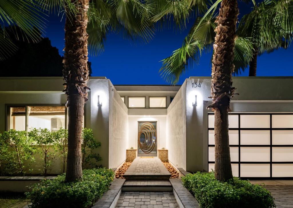 154 E Ocotillo Avenue