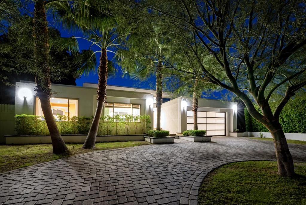 154 E Ocotillo Avenue