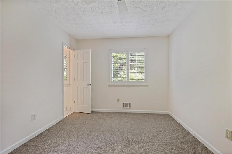 2792 Lansdowne Lane SE