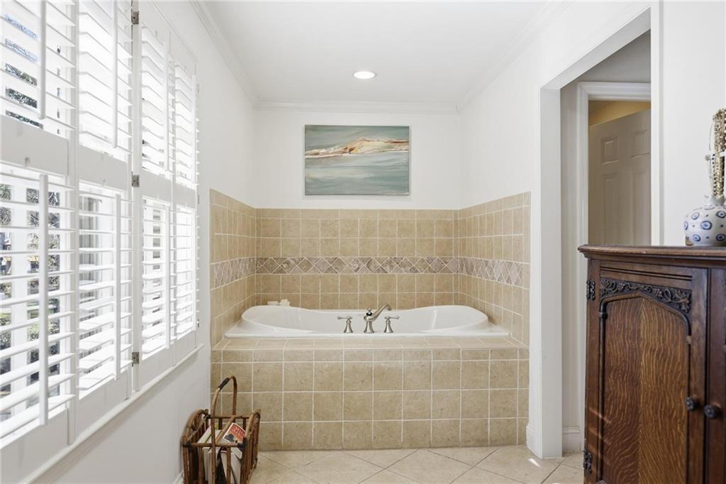 2586 Hyde Manor Drive NW