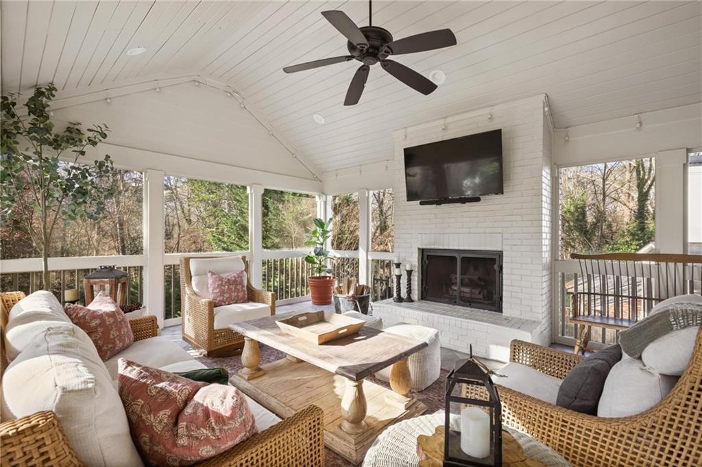 2622 Ellwood Drive NE