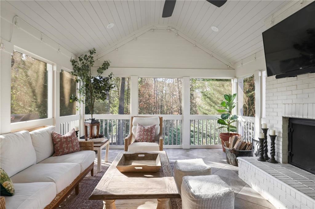 2622 Ellwood Drive NE