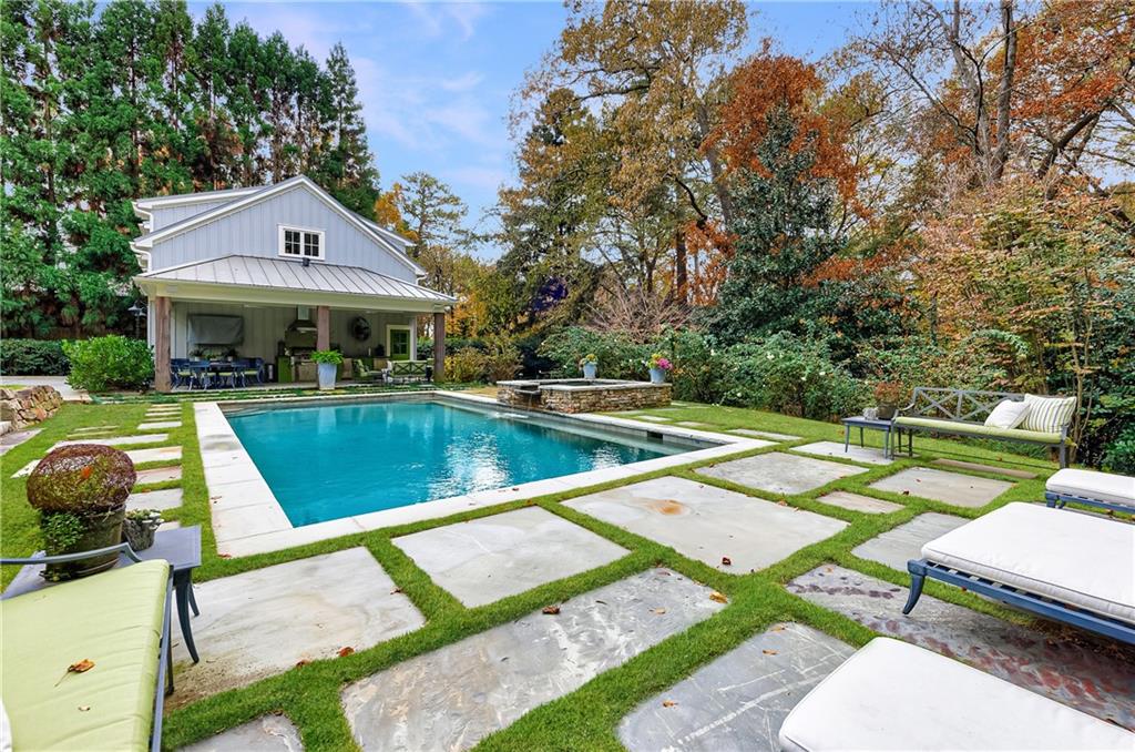 2966 Howell Mill Road NW