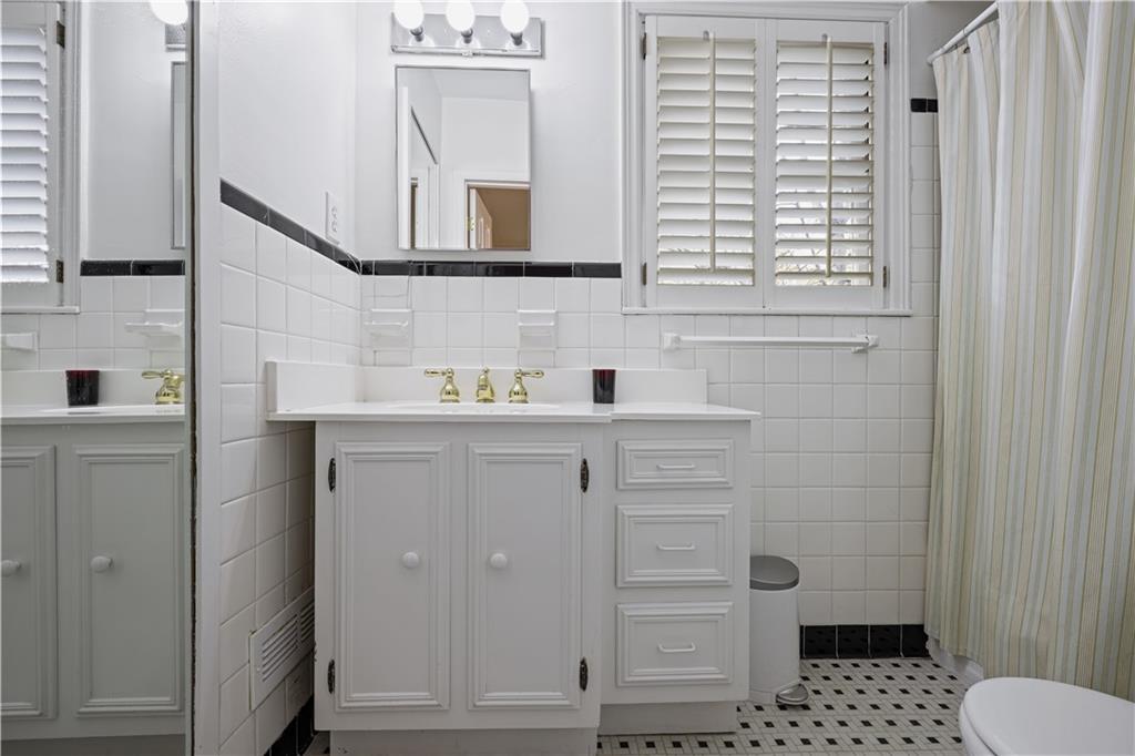 2860 Normandy Drive NW