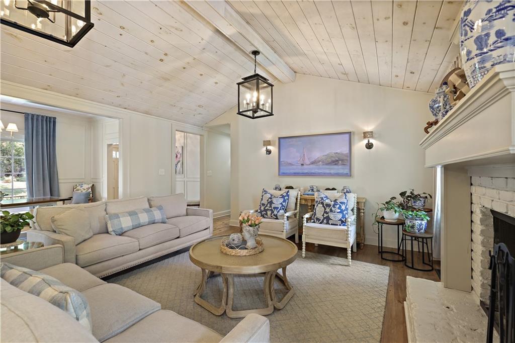 1566 Peachtree Battle Avenue NW