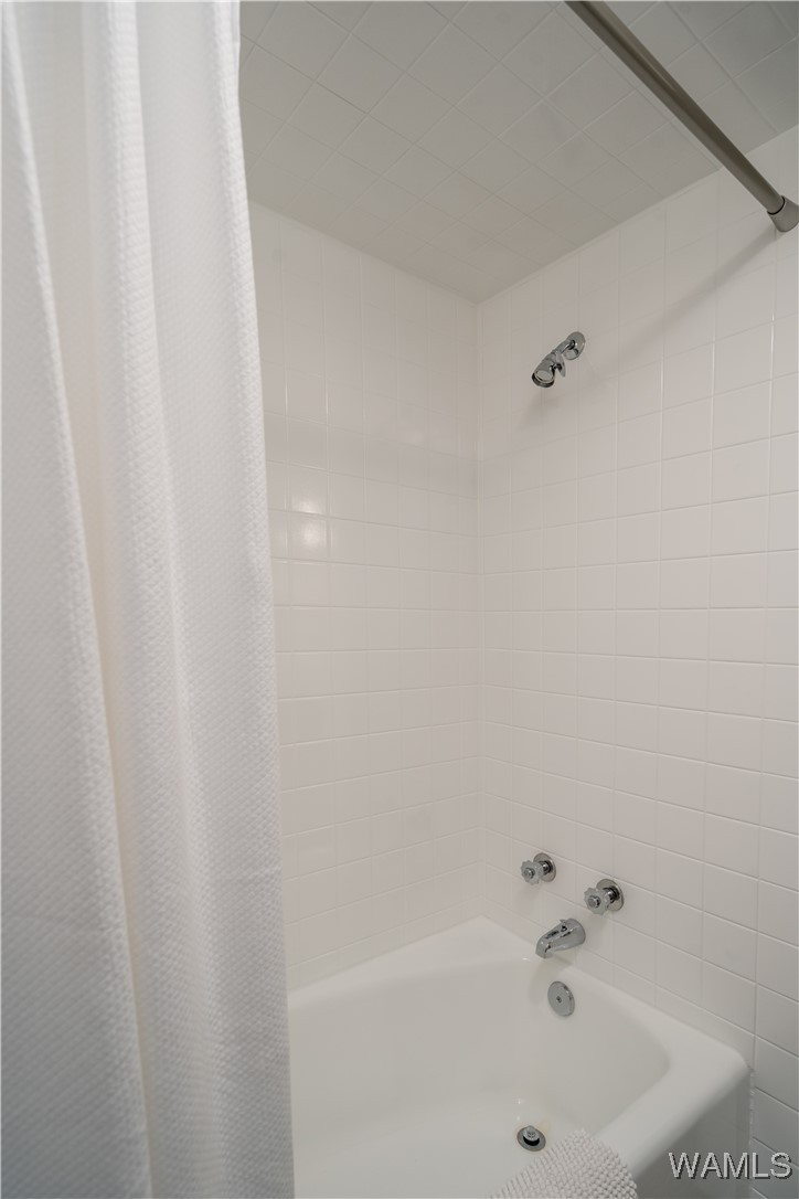 1216 Indian Hills Circle