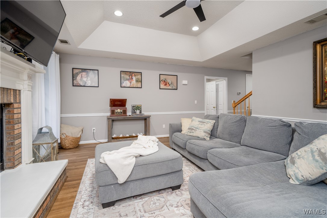 12625 Lakeland Hills Drive