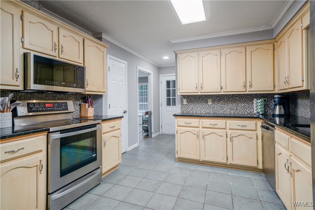 12625 Lakeland Hills Drive
