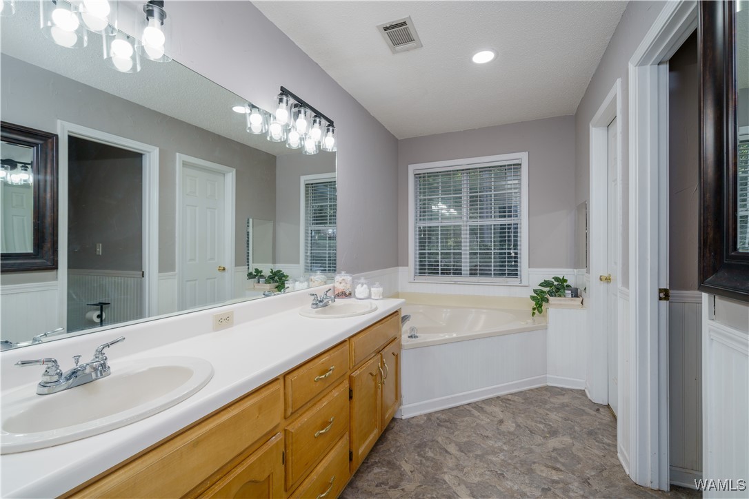 12625 Lakeland Hills Drive