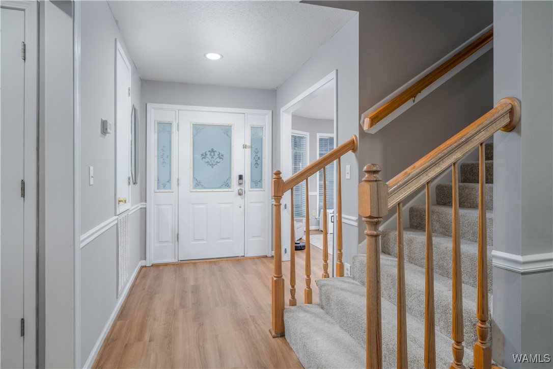 12625 Lakeland Hills Drive