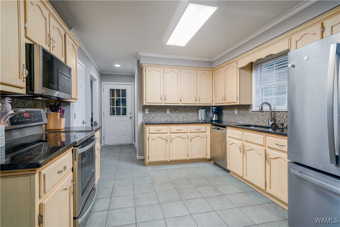 12625 Lakeland Hills Drive
