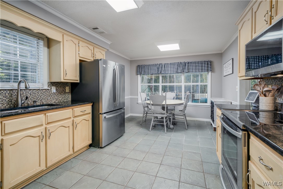 12625 Lakeland Hills Drive