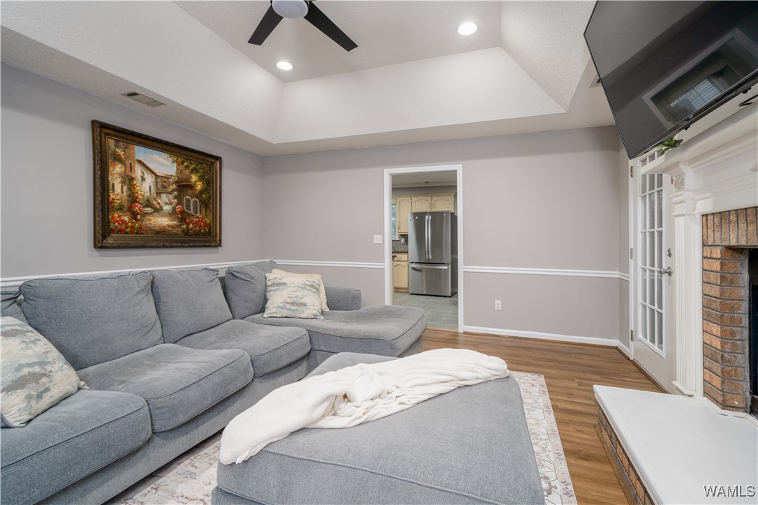 12625 Lakeland Hills Drive