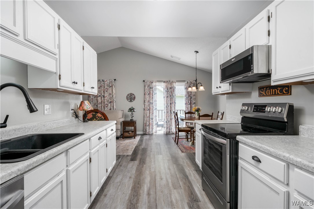1031 Mockingbird Lane