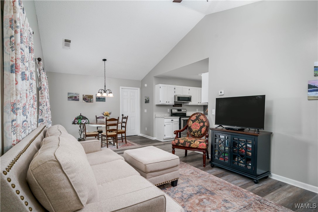 1031 Mockingbird Lane