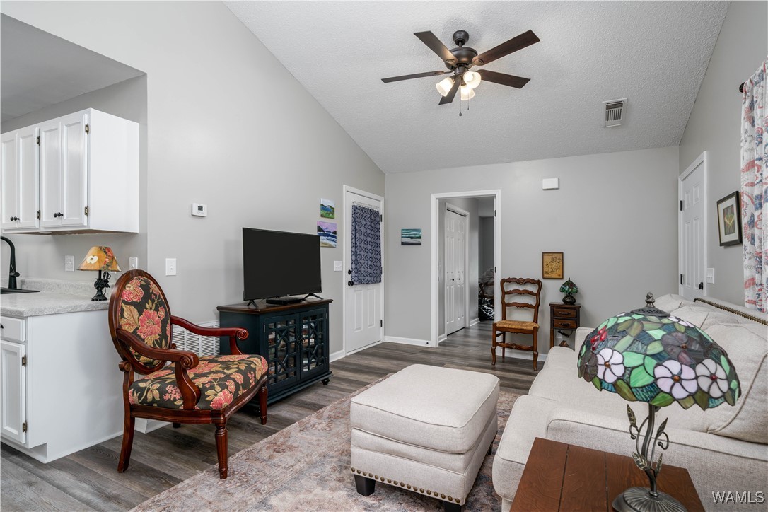 1031 Mockingbird Lane
