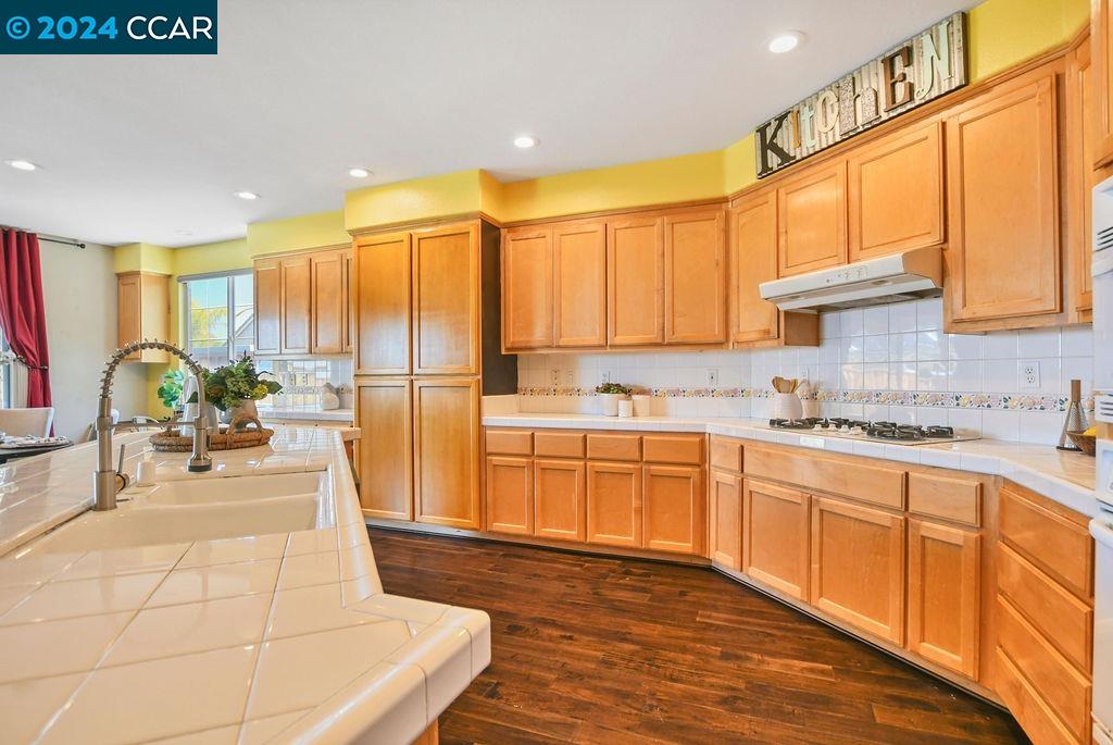 188 E Country Club Dr