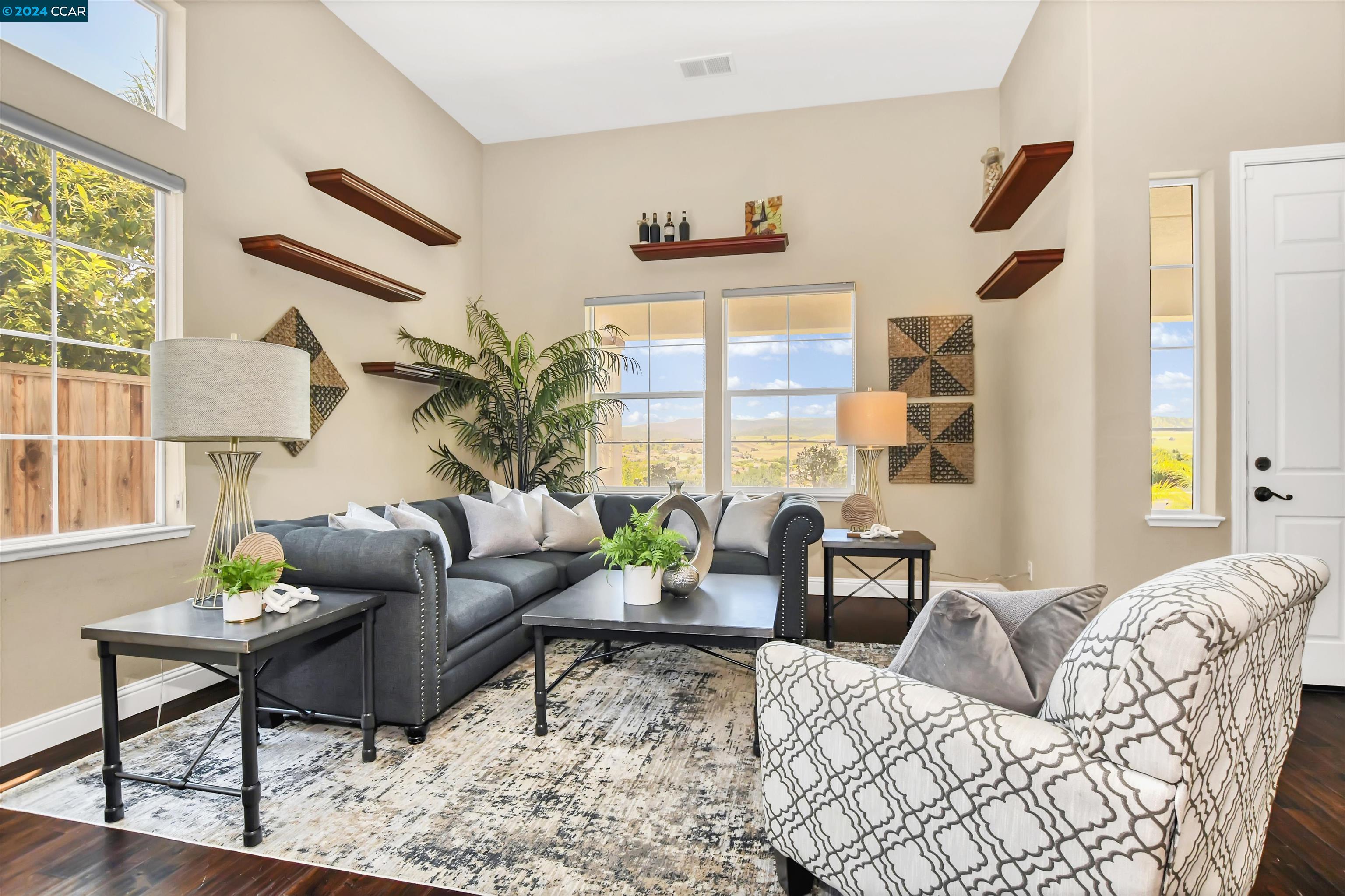 188 E Country Club Dr