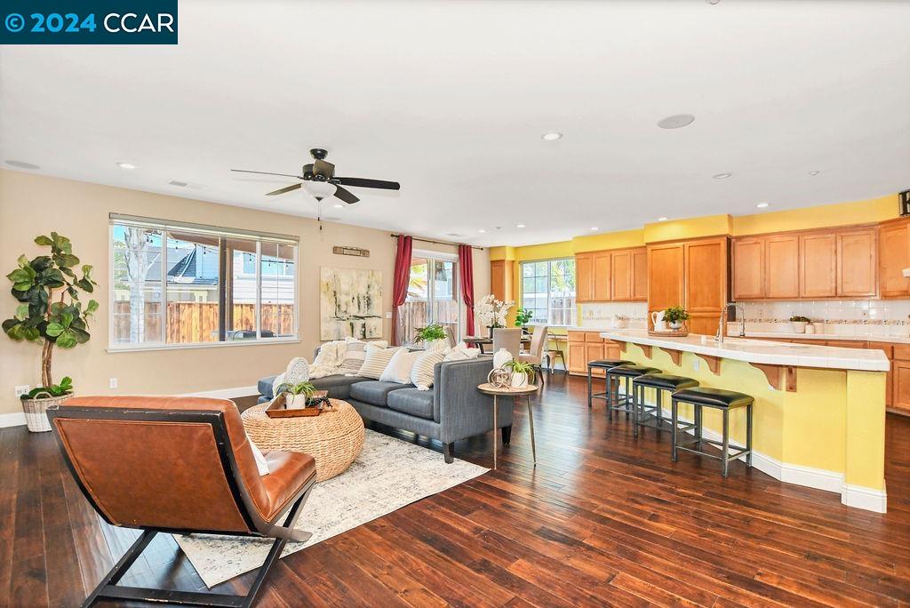 188 E Country Club Dr