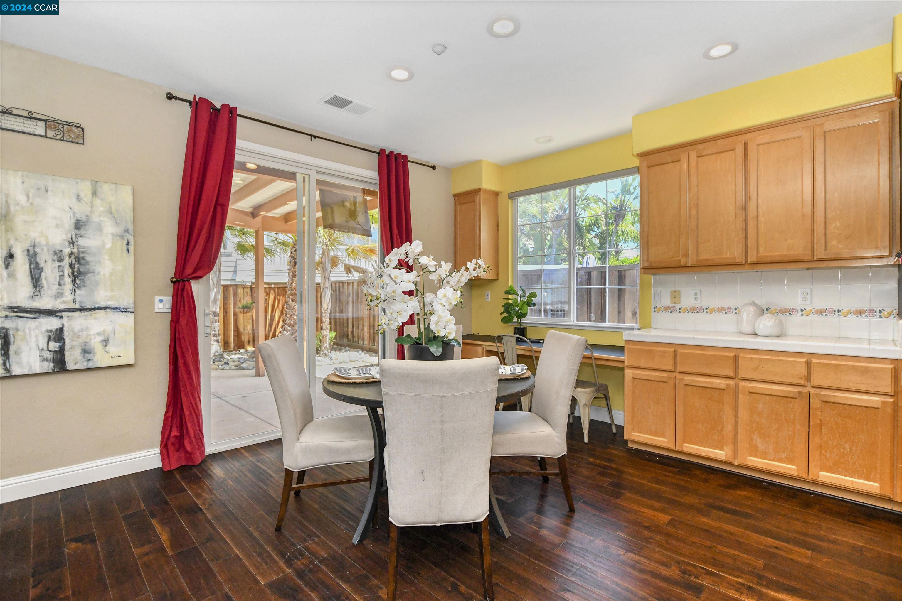 188 E Country Club Dr