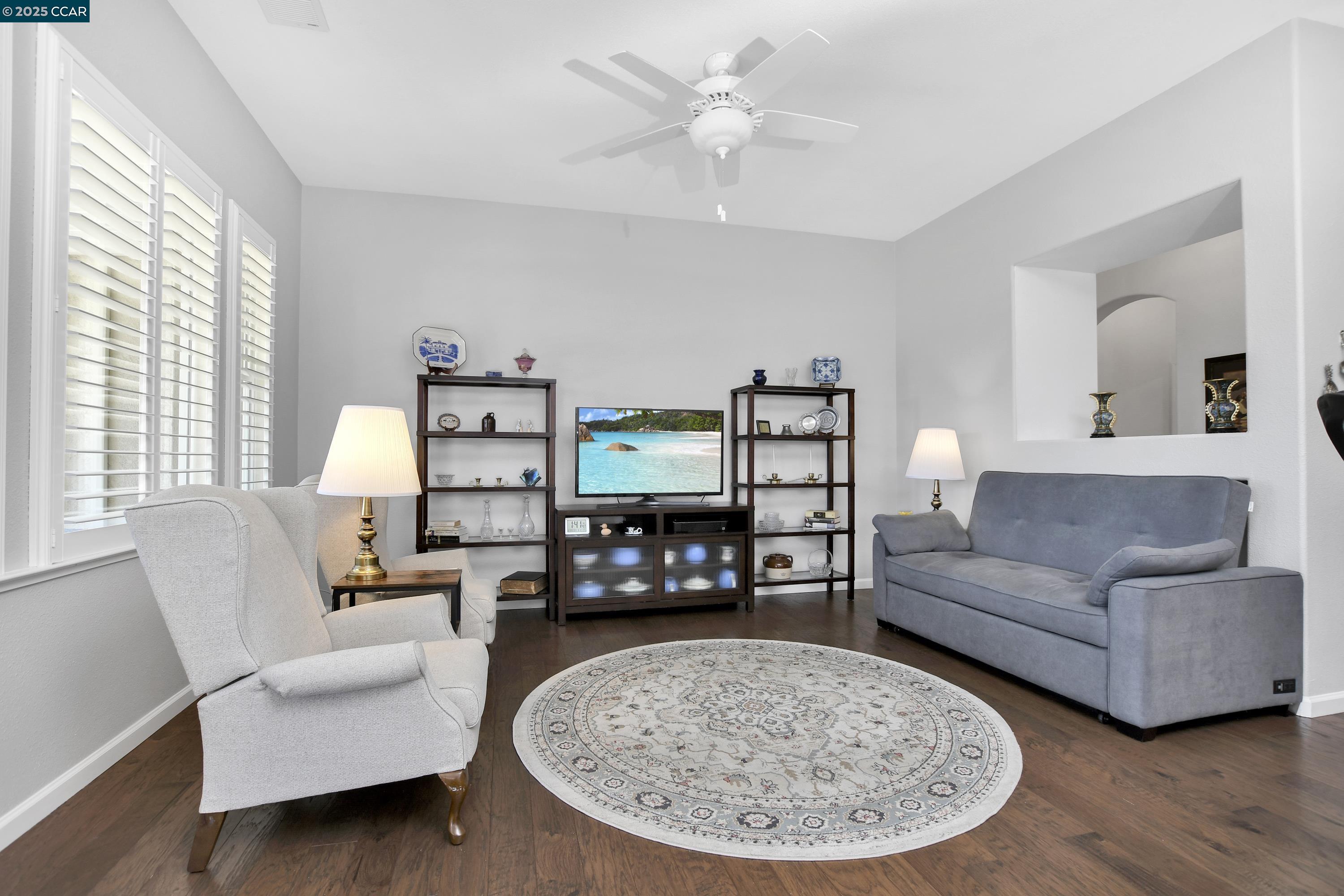 1820 Mariposa Way