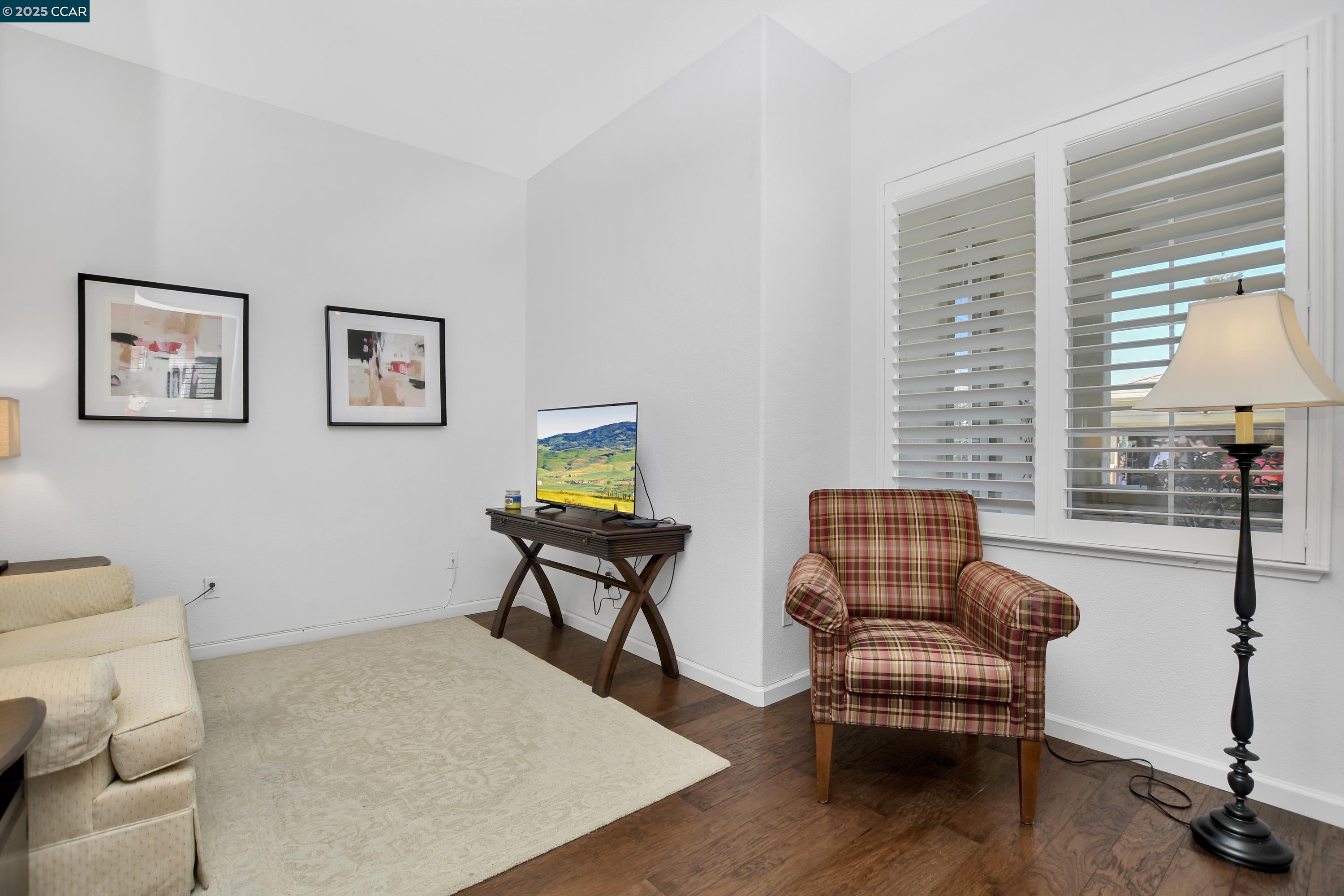 1820 Mariposa Way
