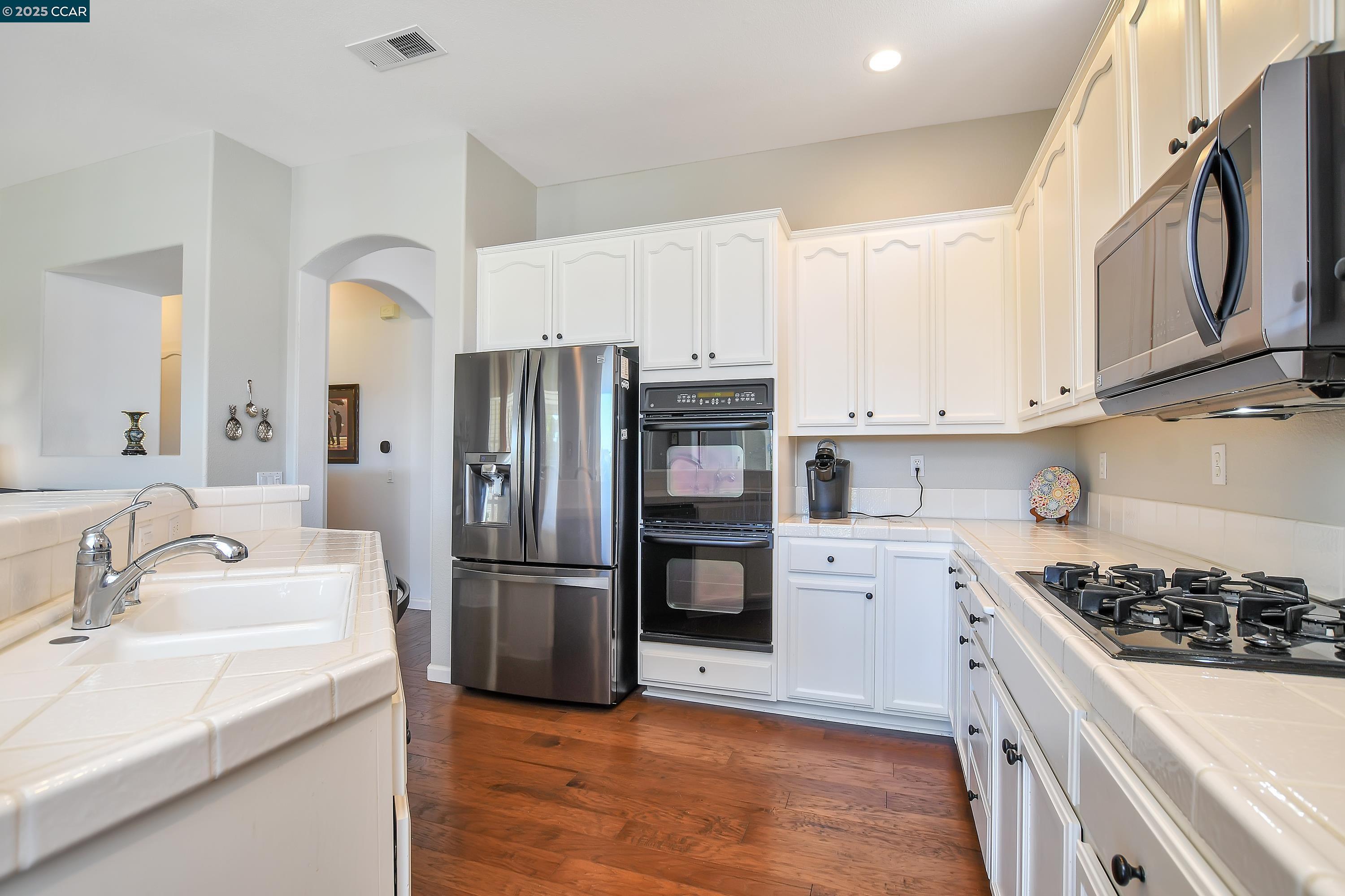 1820 Mariposa Way