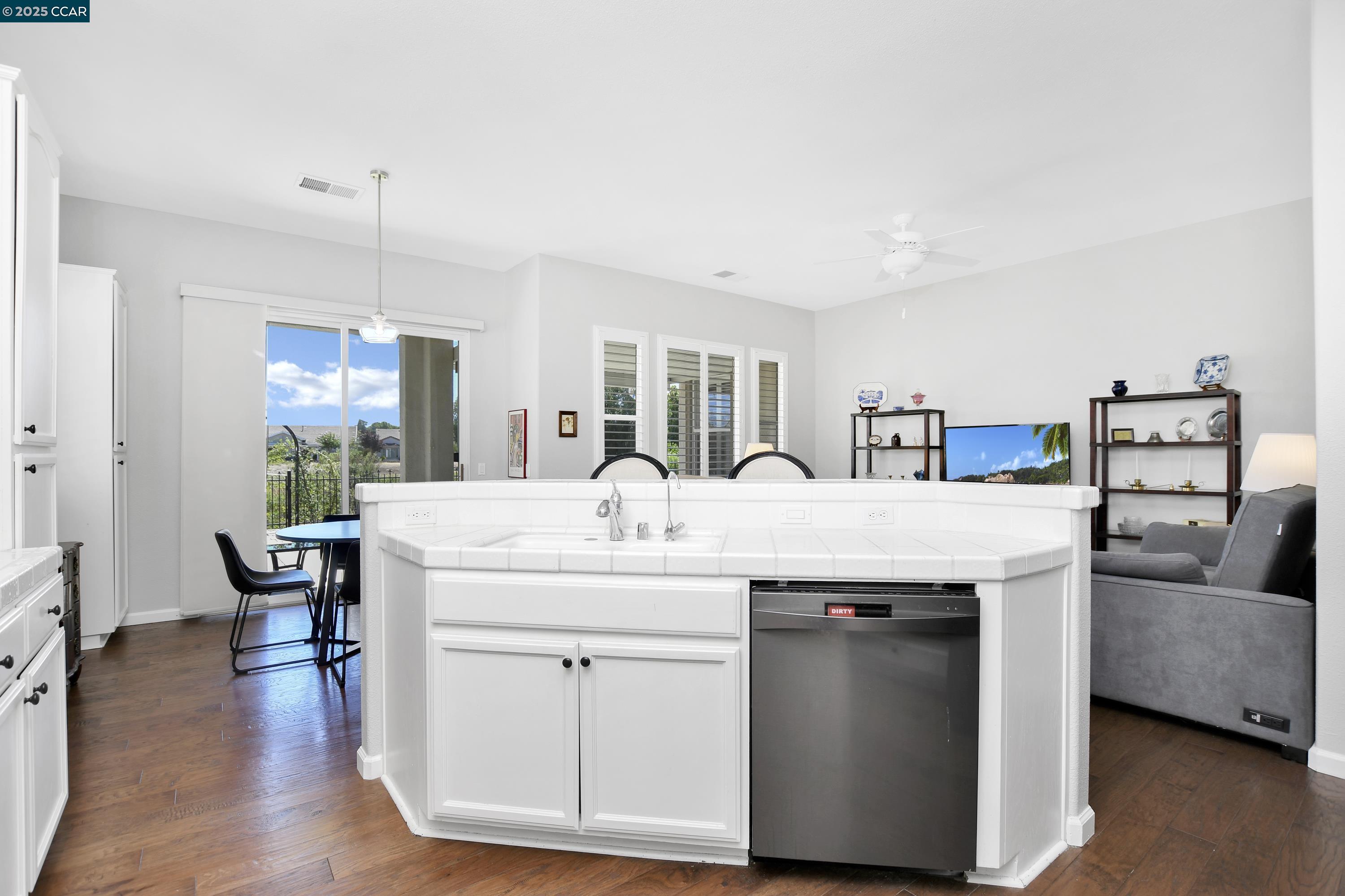 1820 Mariposa Way