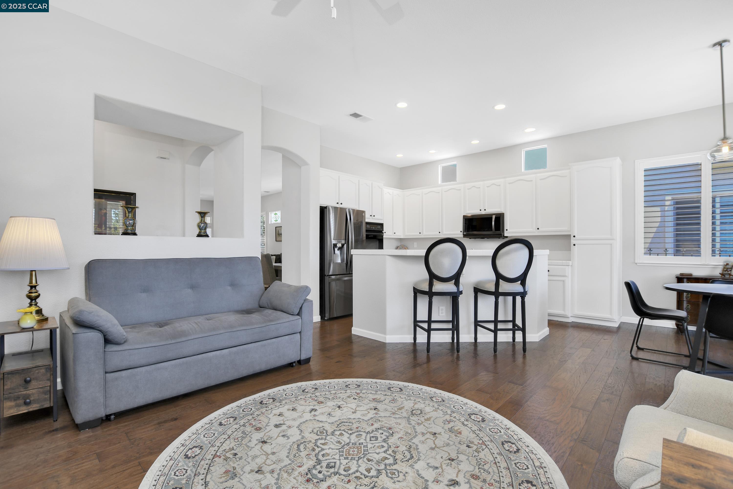 1820 Mariposa Way