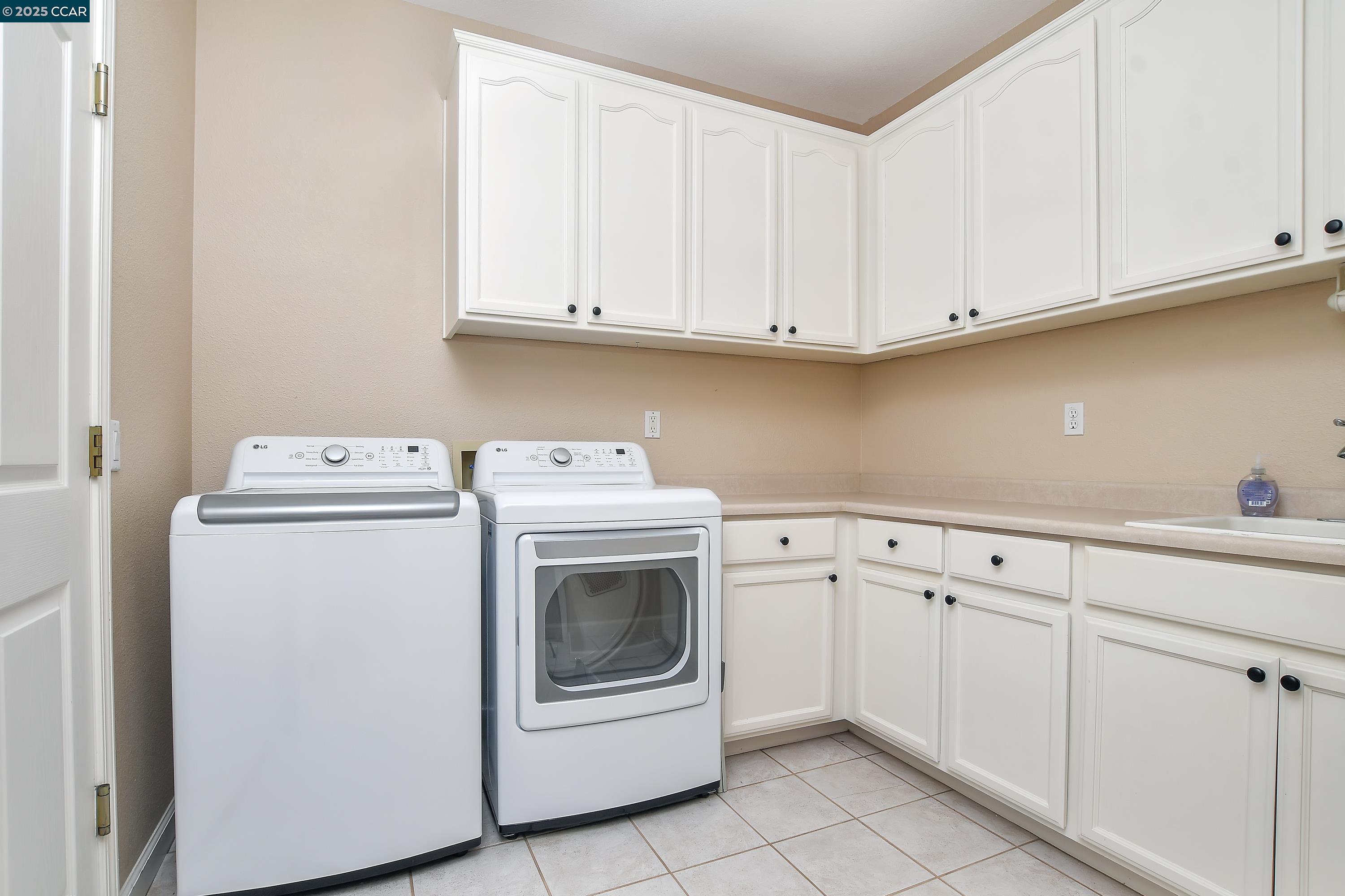 1820 Mariposa Way