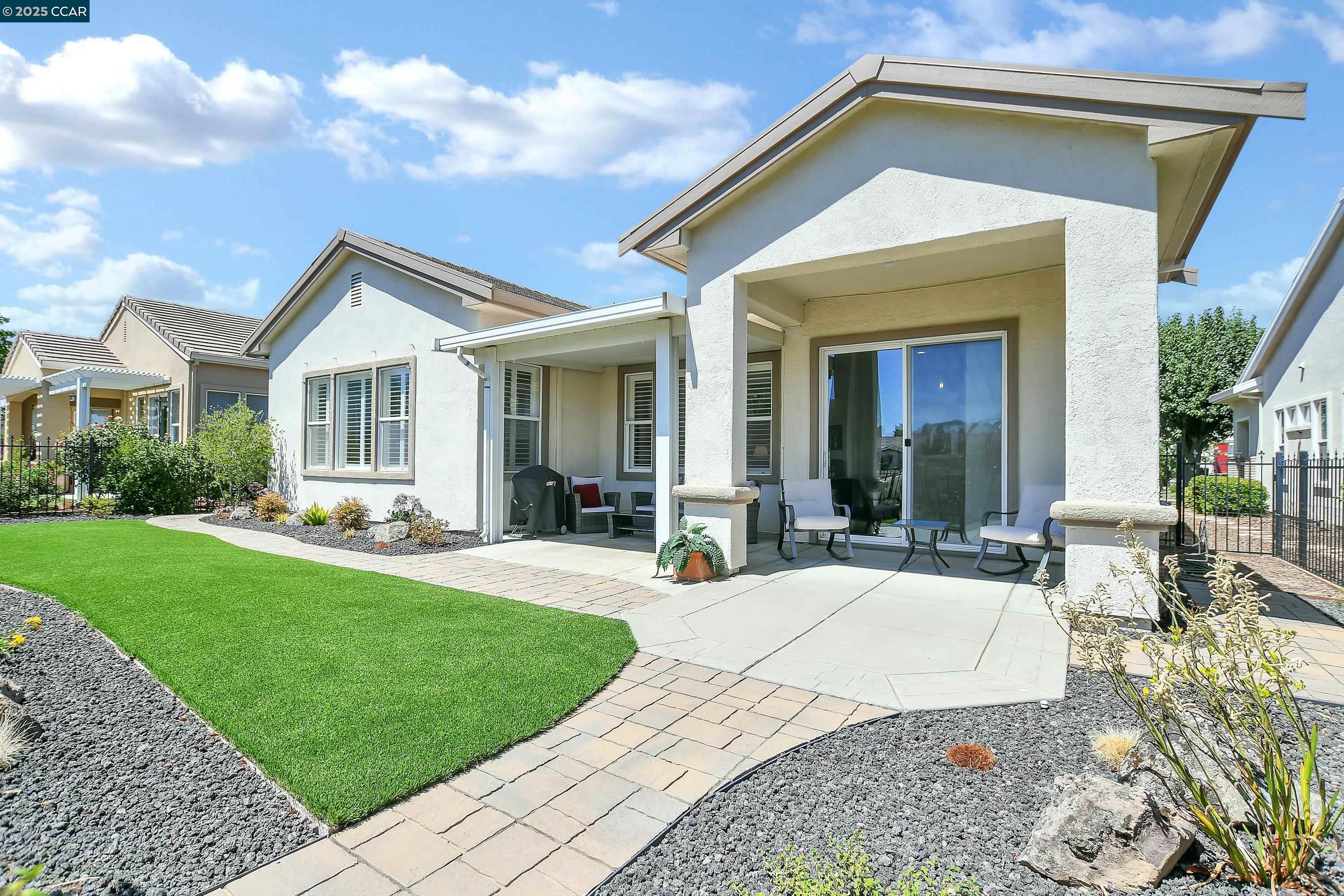 1820 Mariposa Way