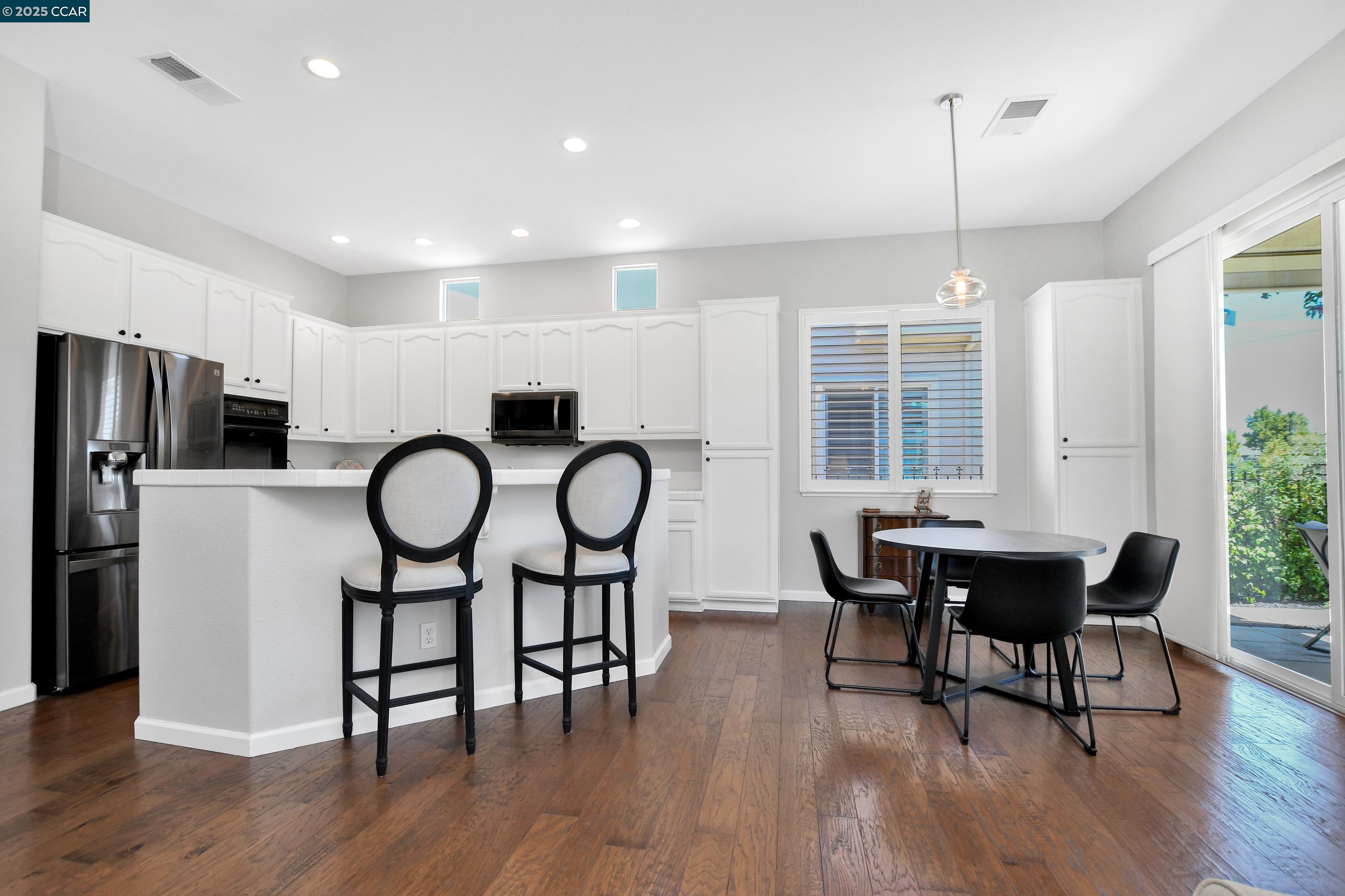 1820 Mariposa Way