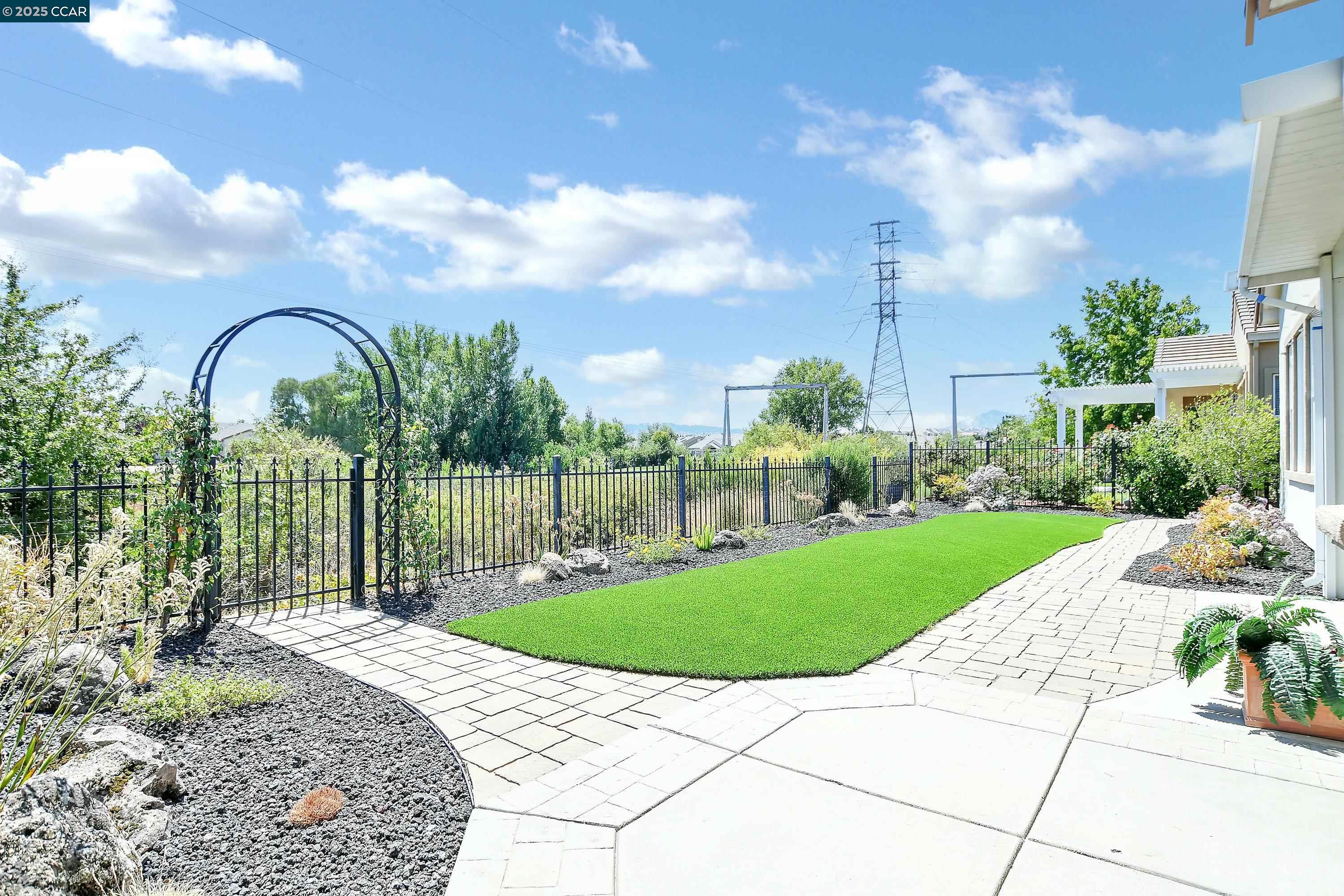 1820 Mariposa Way