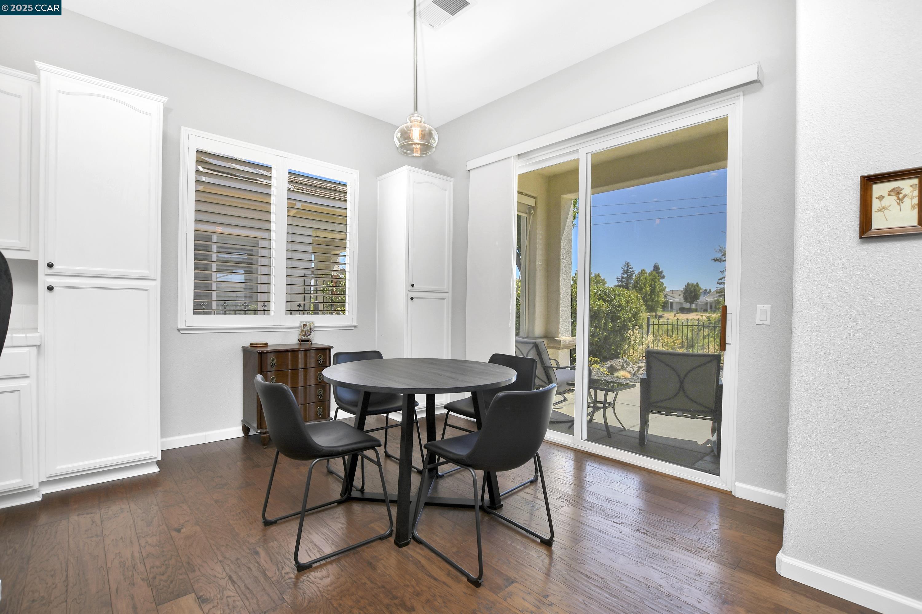 1820 Mariposa Way
