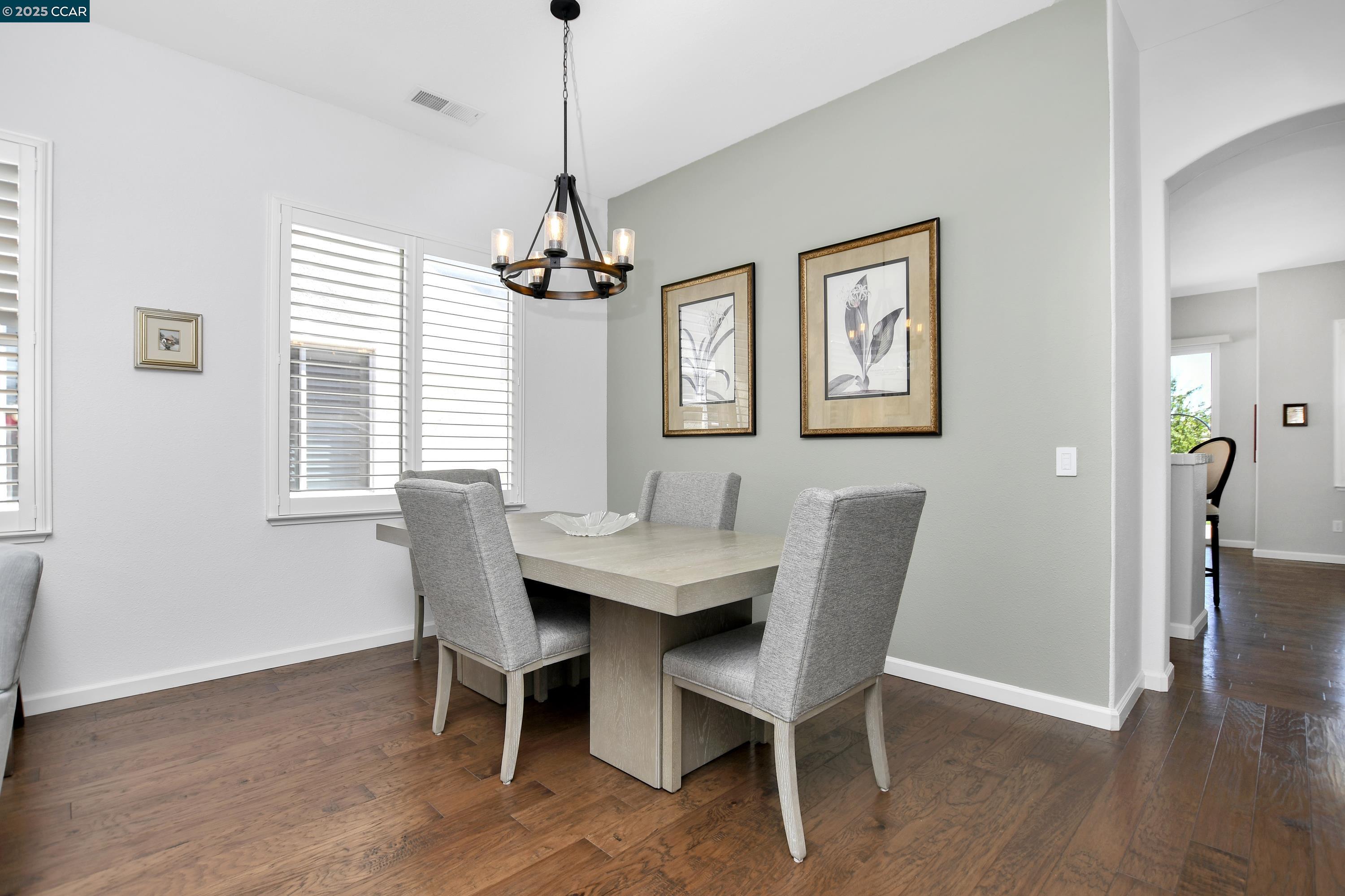 1820 Mariposa Way