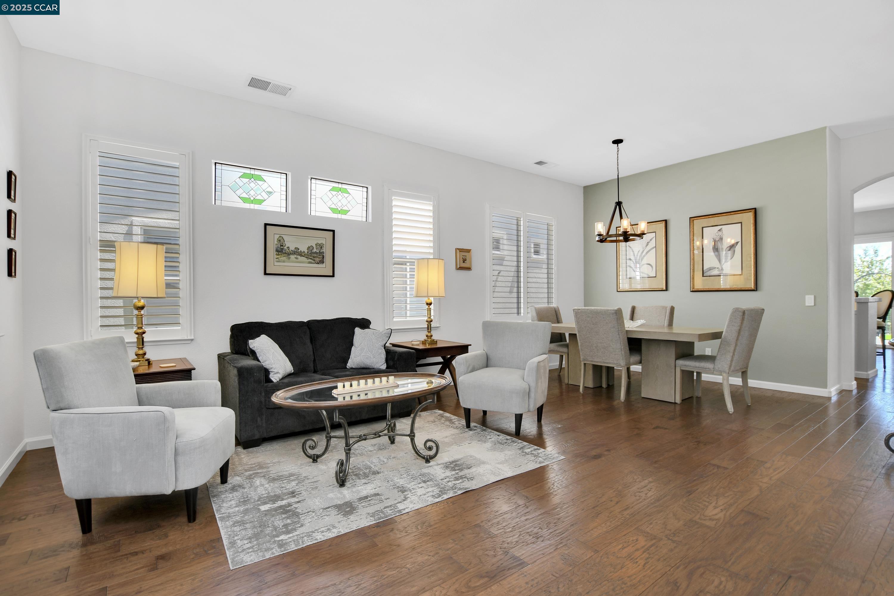 1820 Mariposa Way