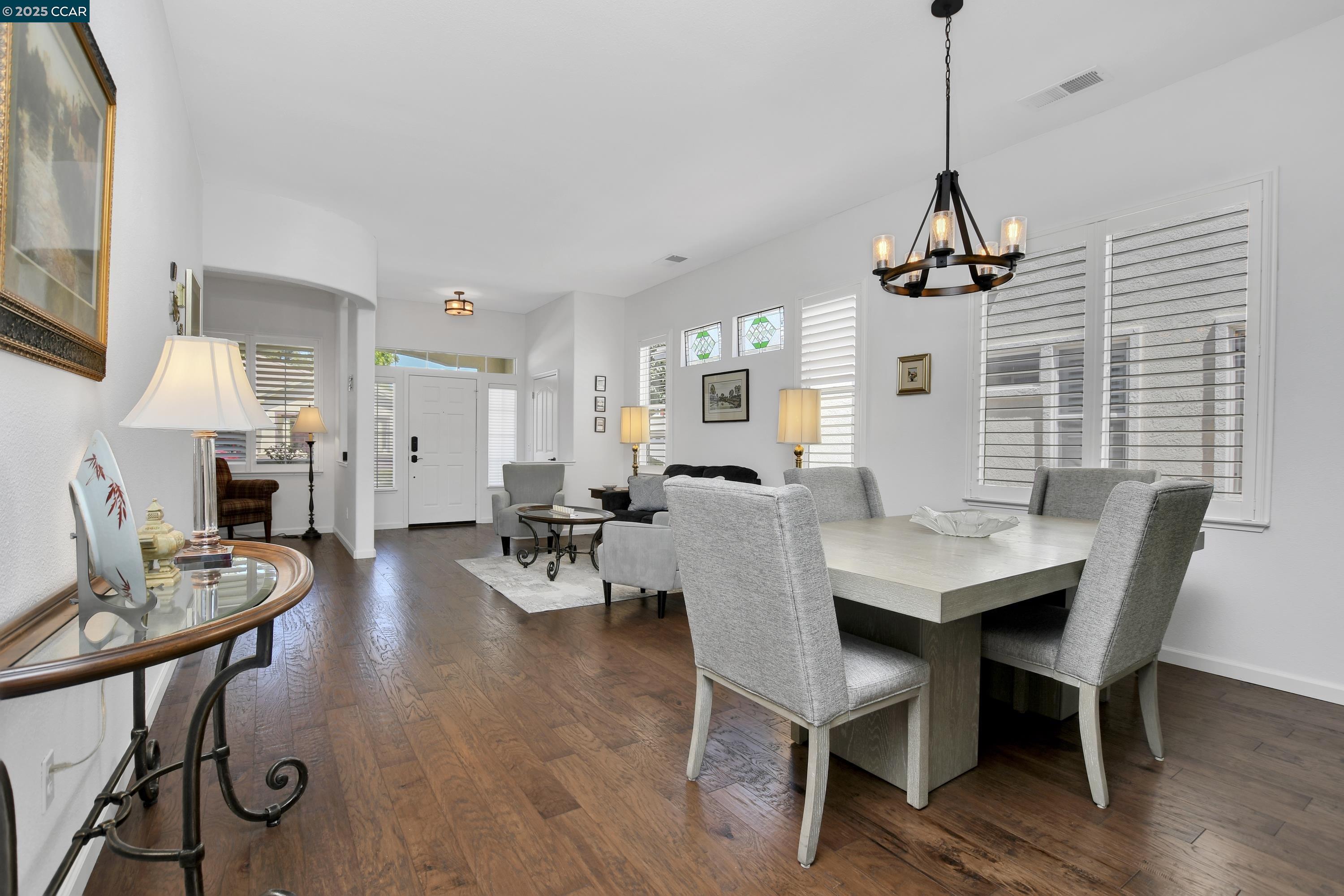 1820 Mariposa Way