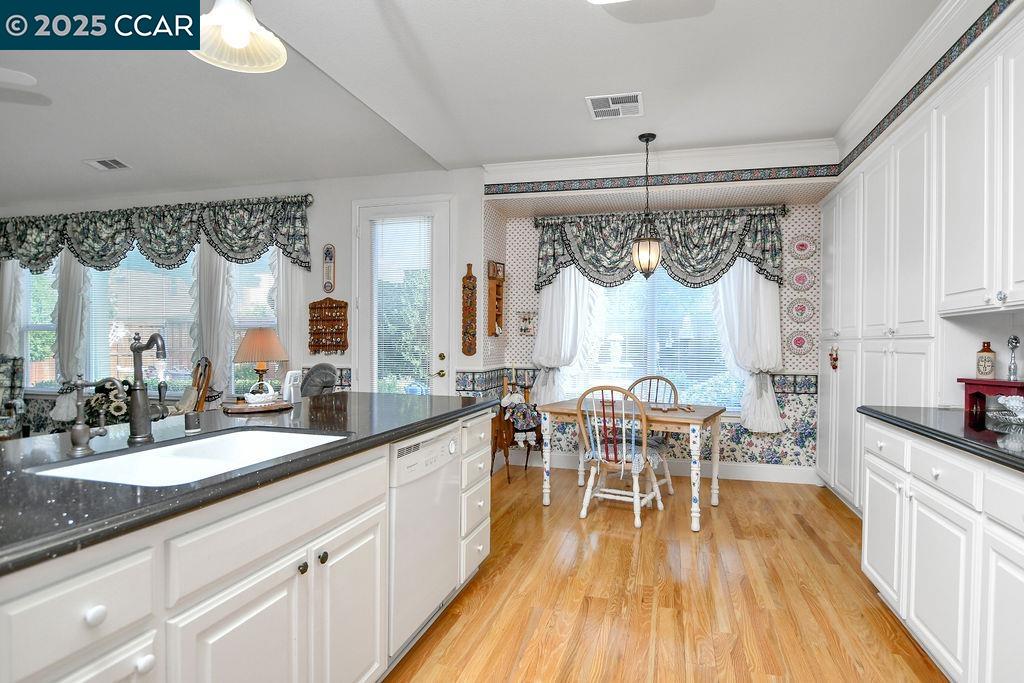 1160 Orchid Dr