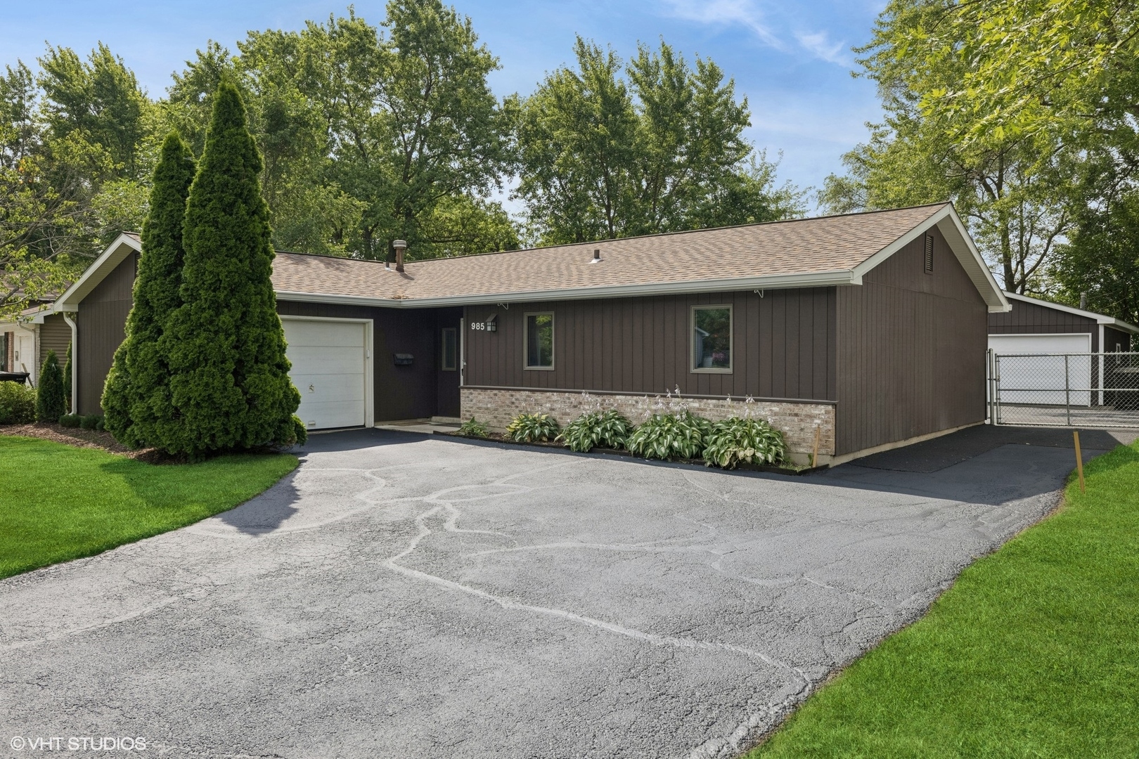 985 HEARTWOOD Lane