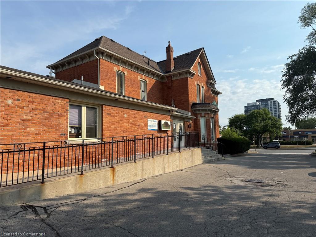 906 Brant Street