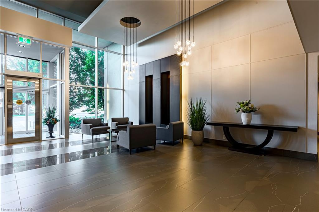 502-1055 Southdown Road Unit: 502